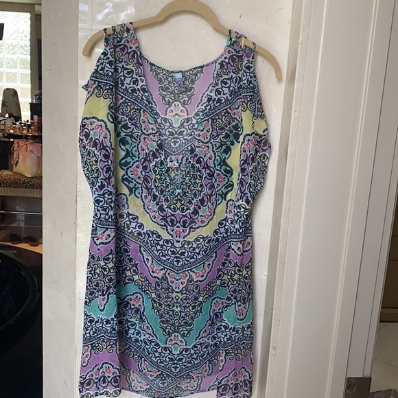 BECCA COVER UP Size Small/Medium - Picture 5 of 5